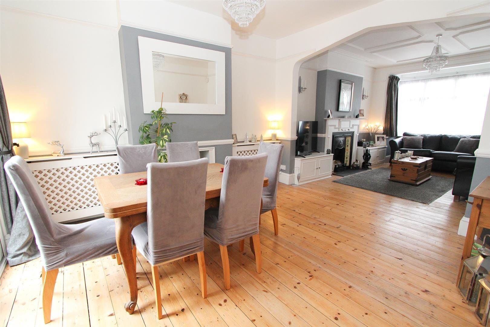 3 bed property in Hackbridge Road, Wallington